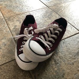 Burgundy Converse: Size 7